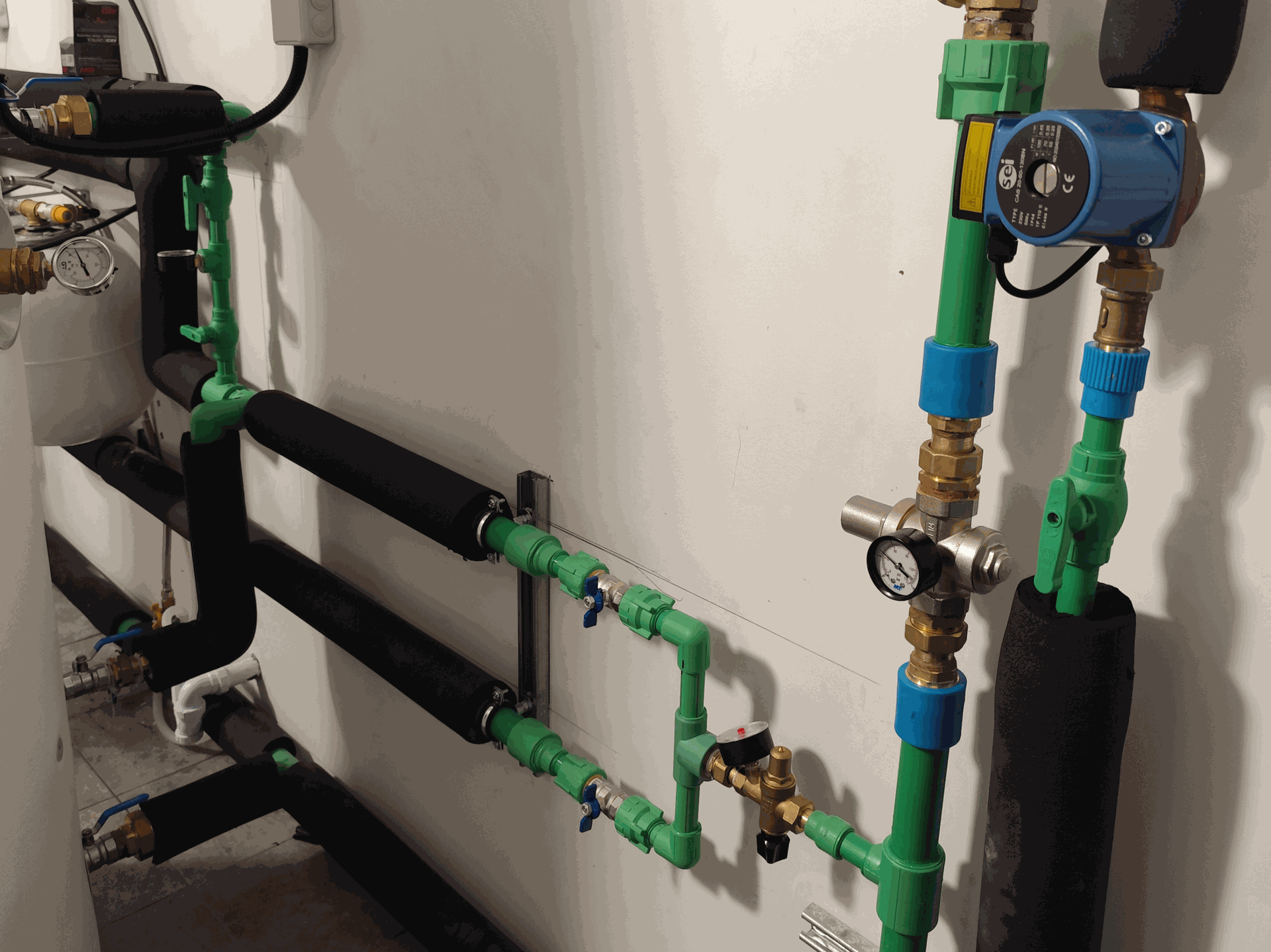 Fotografía de un proyecto de aerotermia de INTEC